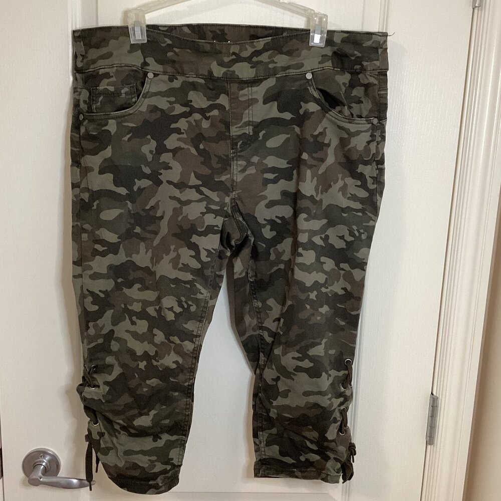 Frankie & Stella Women's Camouflage Capri Pants Side Lace-up Legs Pockets 18W